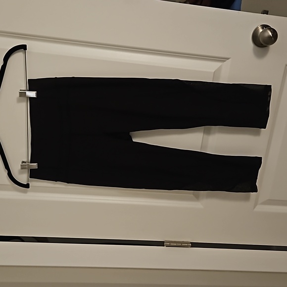 Lululemon Twist & Train Crop (19") - Picture 5 of 10